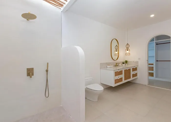 Weiss Berawa Villa Canggu